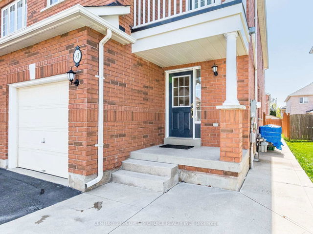 93 River Rock Crescent