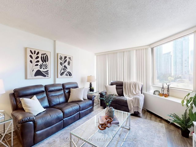 605 - 25 Fairview Road