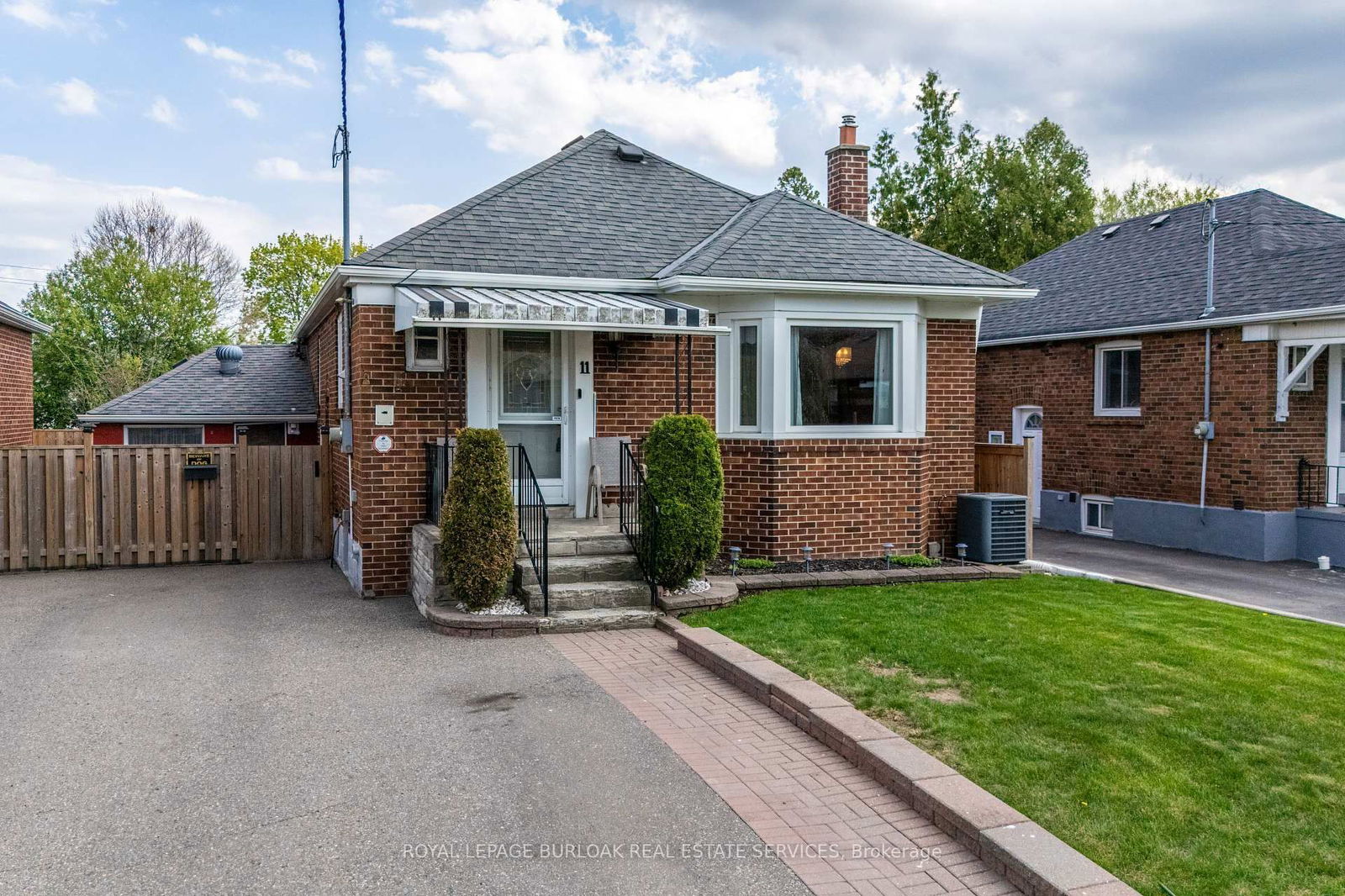 Detached House for sale at 11 Speers Avenue, Toronto, Weston, M9N 1E9 - MLS: W12142142
