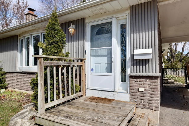 2577 Merrington Crescent