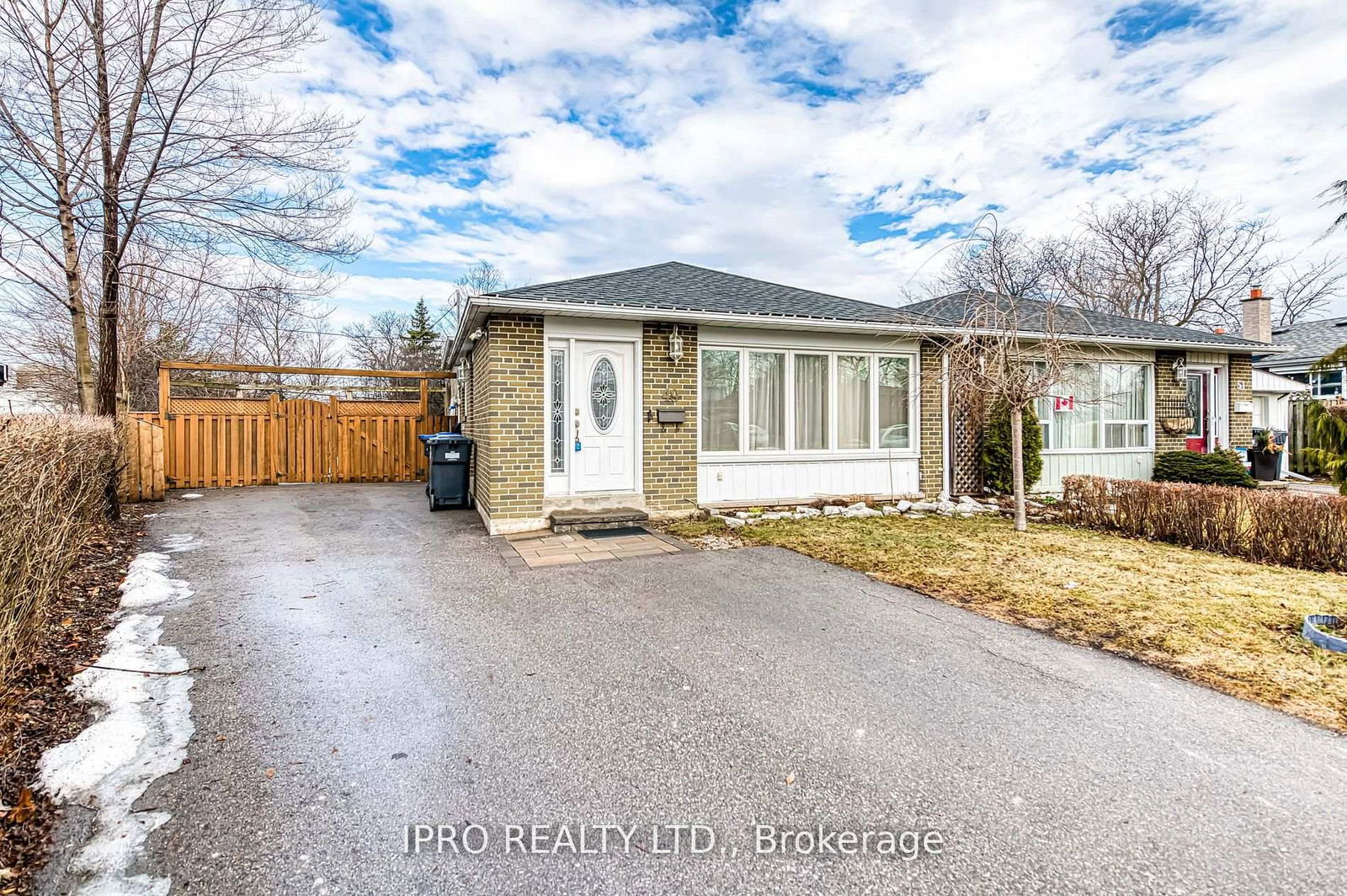 Semi-Detached House for sale at 49 Ascot Avenue, Brampton, Avondale, L6T 2P3 - MLS: W12142496