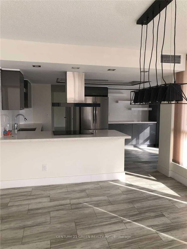 1402 - 55 Kingsbridge Garden Circle