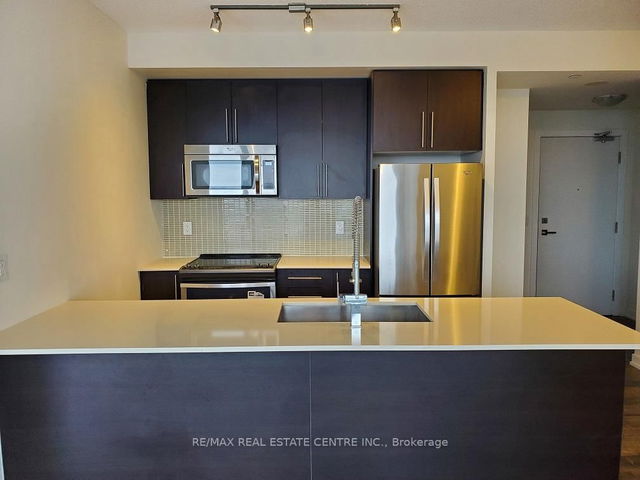 3504 - 510 Curran Place