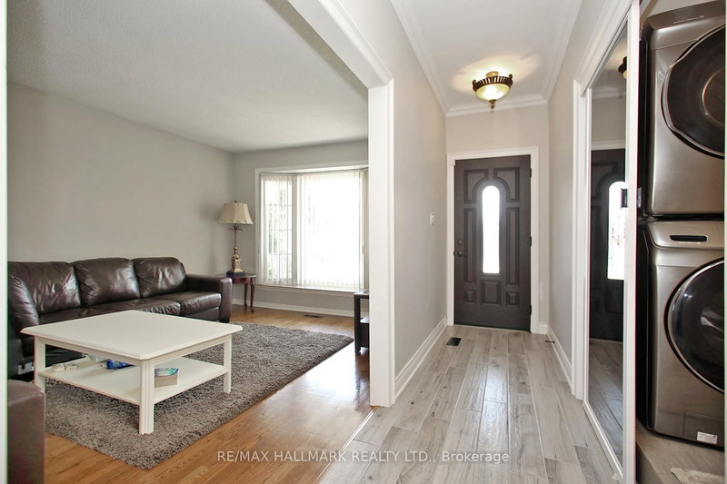 3 - 3 Pottery Cres, Brampton, L6S 3S2 | Image 3