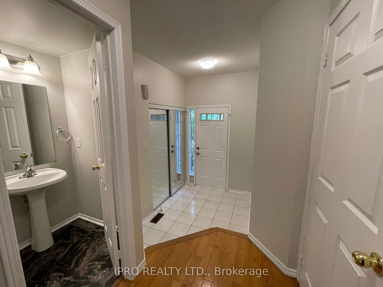 Townhouse for lease at 40-2350 Britannia Road, Mississauga, Streetsville, L5M 6A7 - MLS: W12143436