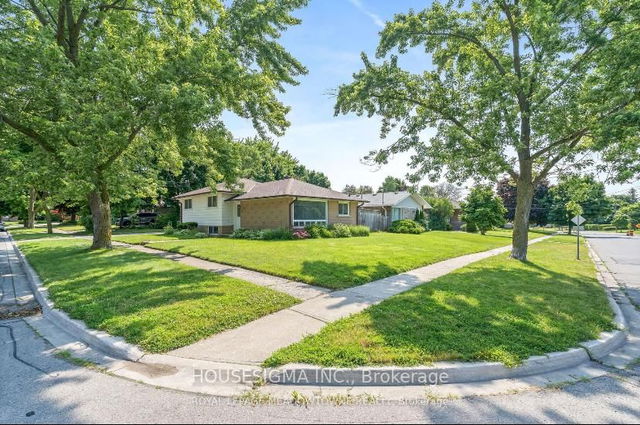 2 Raylawn Crescent