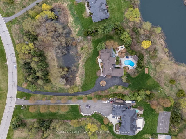 6 Oak Knoll Drive