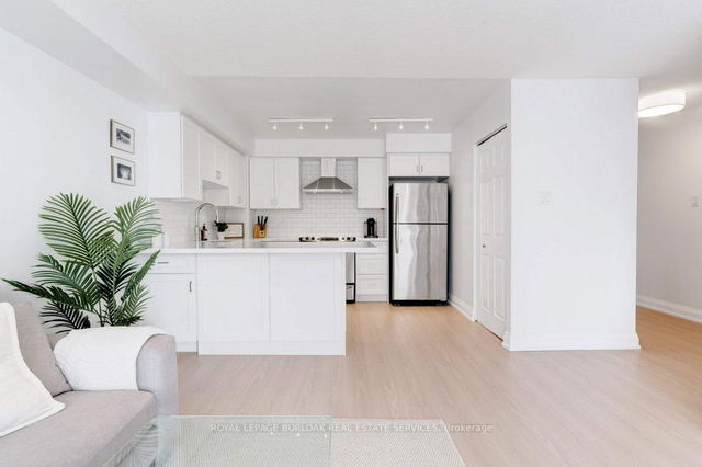 704 - 2210 Lakeshore Road