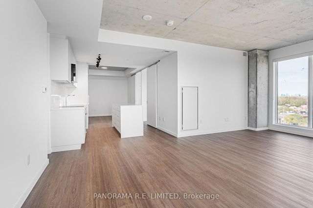 722 - 689 The Queensway N/A