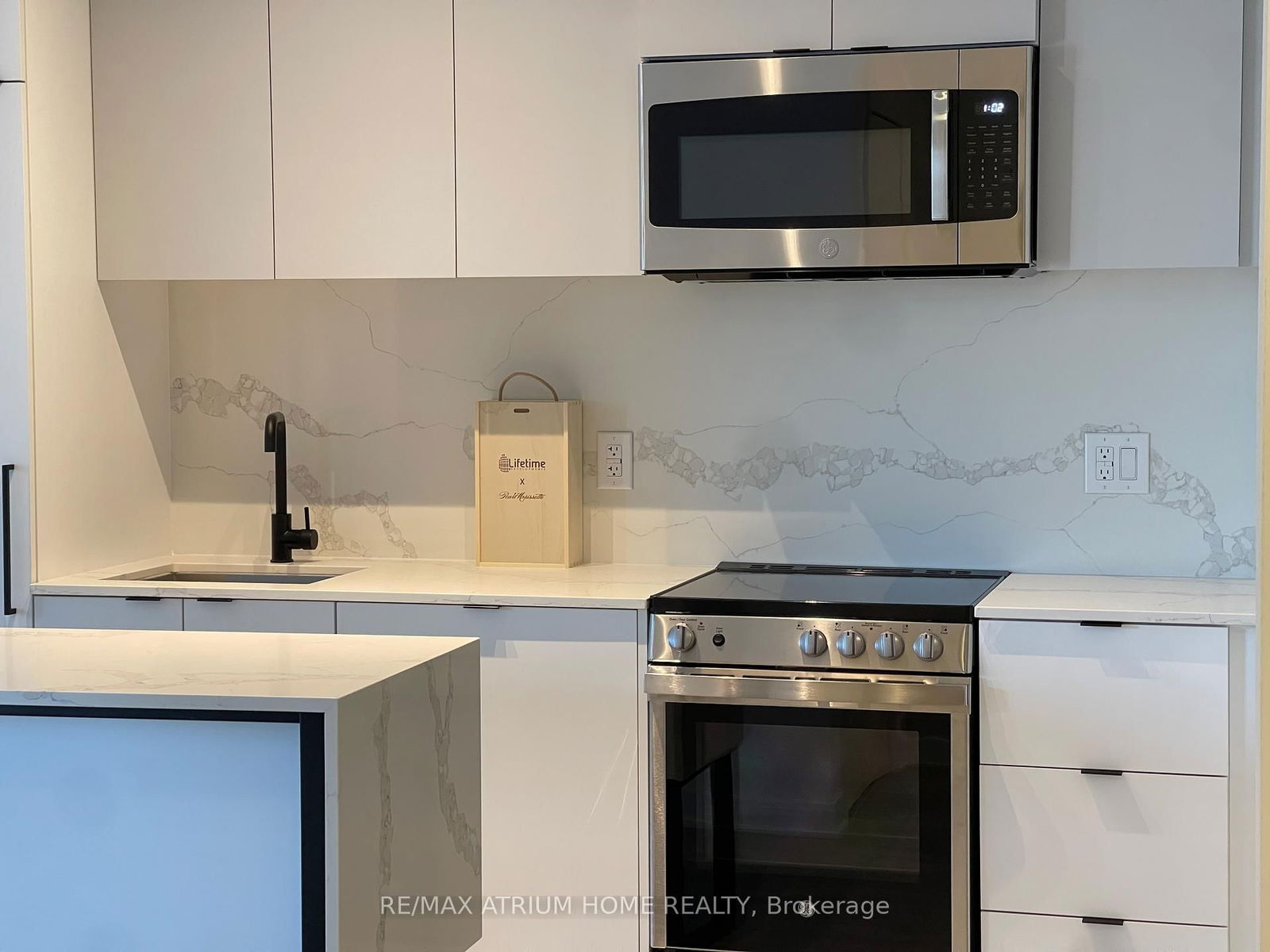 Condo for lease at 630-1182 King Street, Toronto, South Parkdale, M6K 1E6 - MLS: W12144218