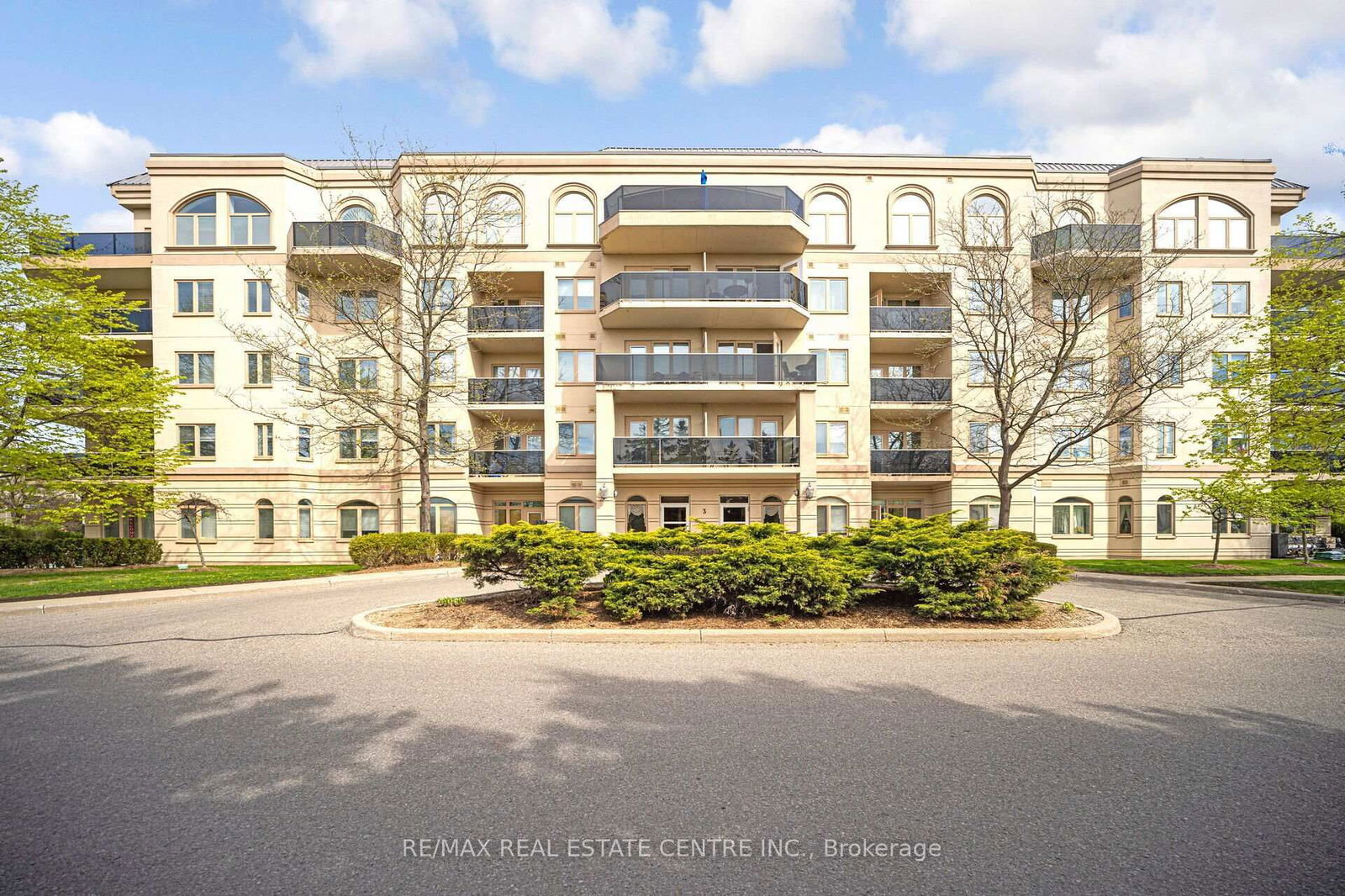 Condo for sale at 301-3 Dayspring Circle, Brampton, Goreway Drive Corridor, L6P 1B7 - MLS: W12144786