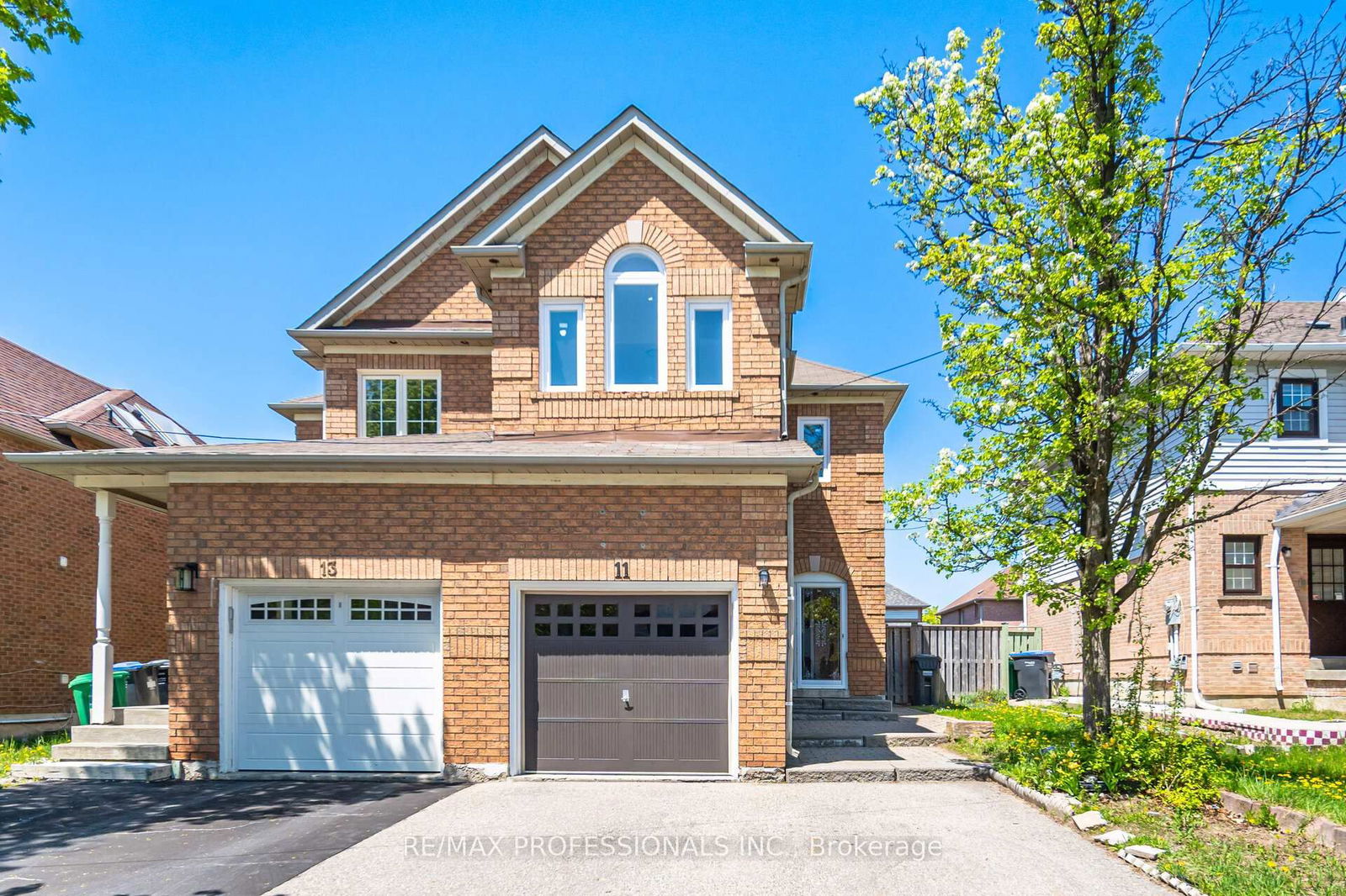 Semi-Detached House for sale at 11 Asterwind Crescent, Brampton, Sandringham-Wellington, L6R 1V9 - MLS: W12144920