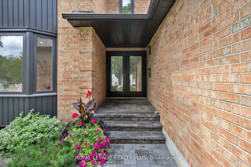 4344 Dallas Crt, Mississauga, L4W 4G7 | Image 3