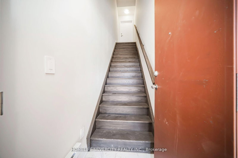 109 - 1577 Rose Way, Milton, L9E 1N4 | Image 2