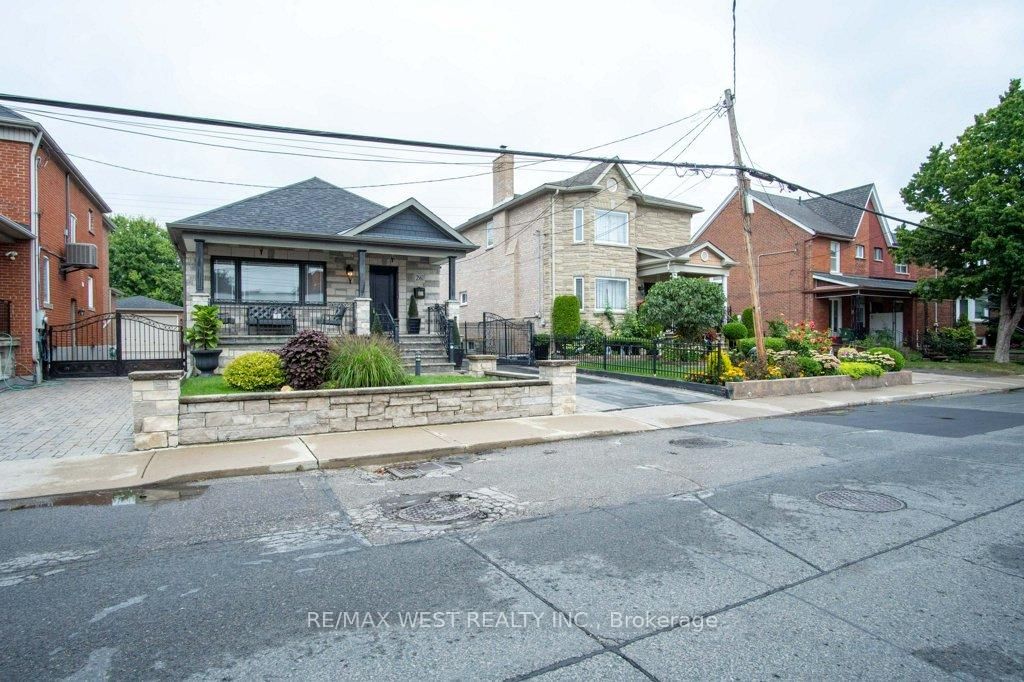 Detached House for sale at 26 Brandon Avenue, Toronto, Dovercourt-Wallace Emerson-Junction, M6H 2C9 - MLS: W12145269