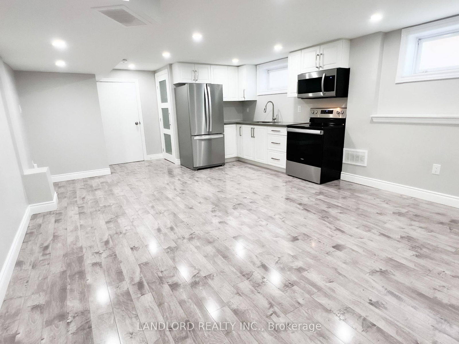 Detached House for lease at Lower-27 Ray Avenue, Toronto, Mount Dennis, M6M 2A7 - MLS: W12145321