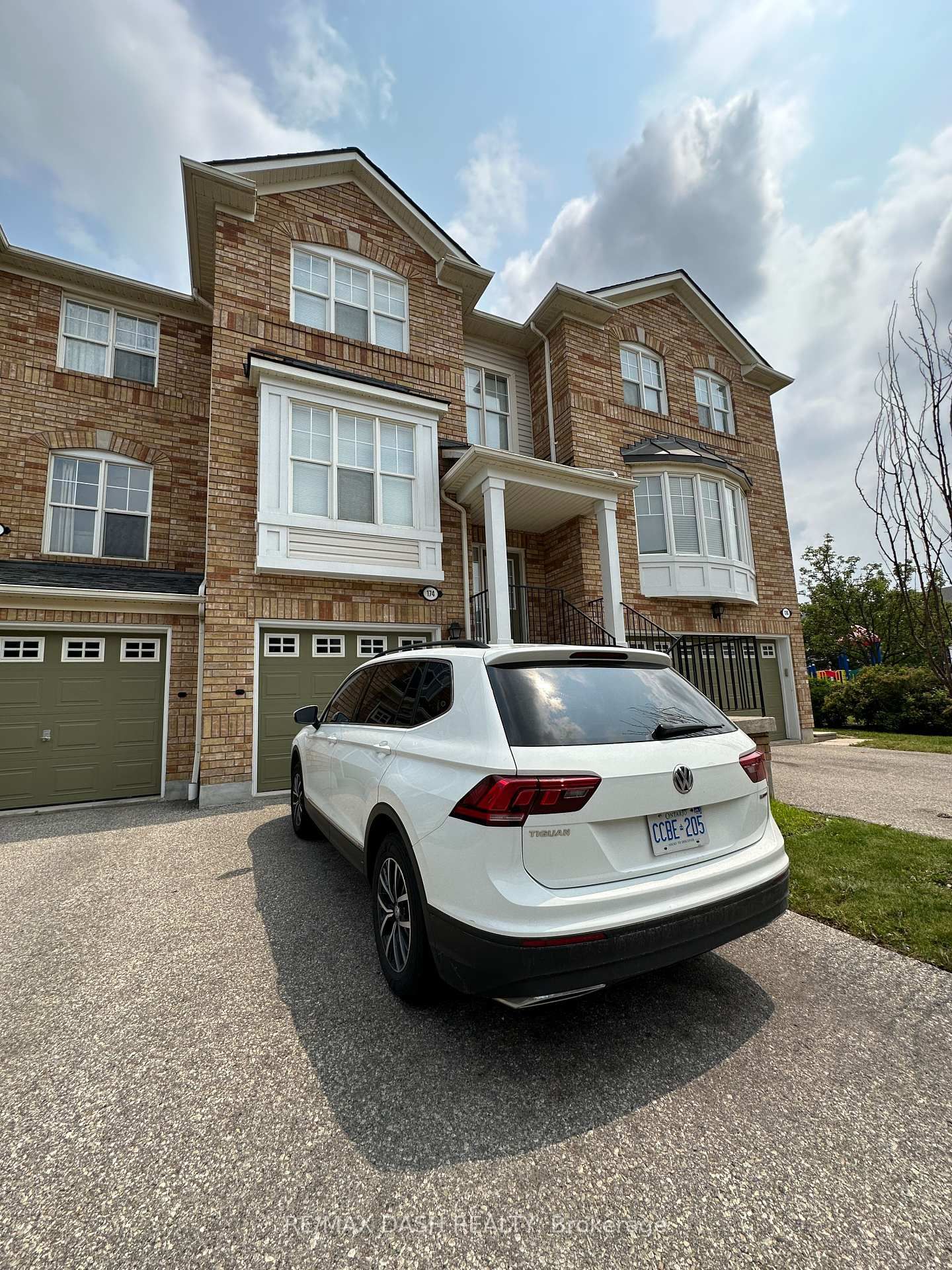 Townhouse for lease at 174-5980 Whitehorn Avenue, Mississauga, East Credit, L5V 2Y3 - MLS: W12145339