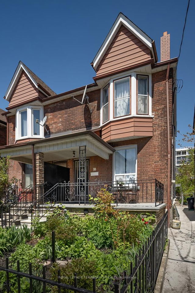 10 Burnfield Avenue