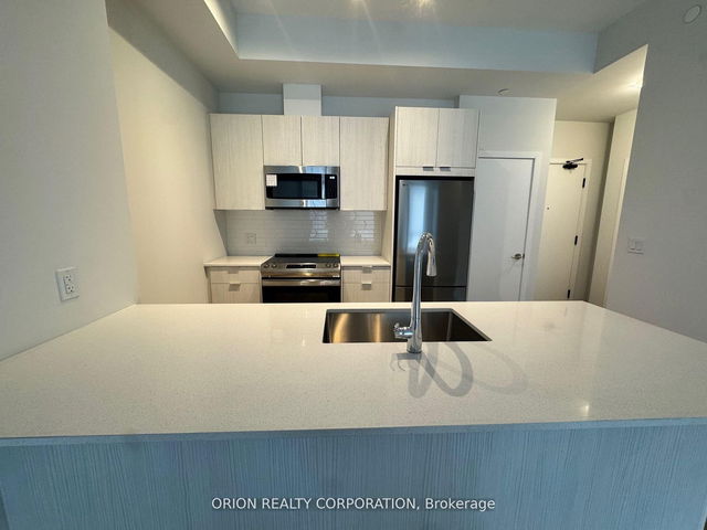 302 - 430 Square One Drive