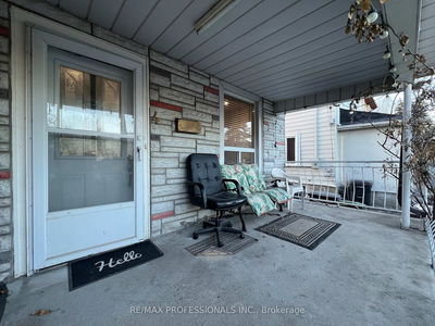 4 Locust St, Toronto - Mount Dennis image-0-3