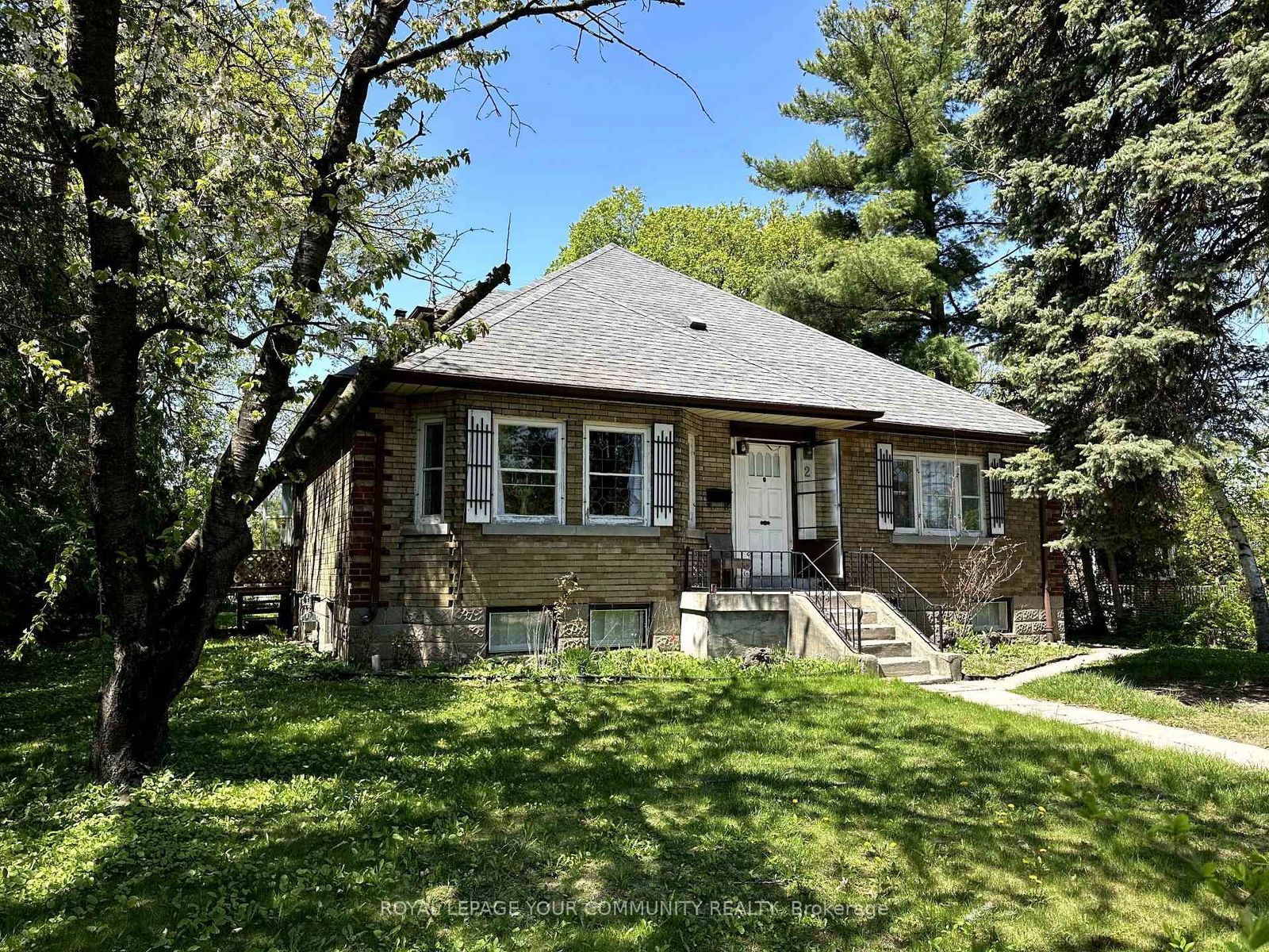 Detached House for sale at 2 Botfield Avenue, Toronto, Islington-City Centre West, M9B 4C7 - MLS: W12145787
