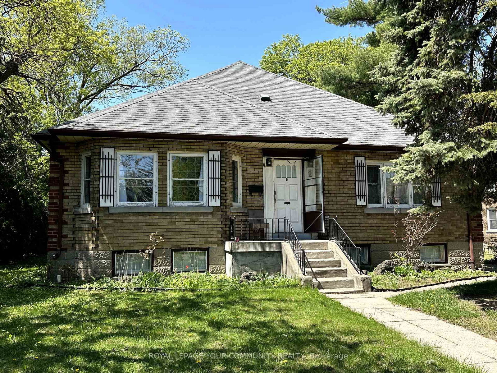 Detached House for sale at 2 Botfield Avenue, Toronto, Islington-City Centre West, M9B 4C7 - MLS: W12145787
