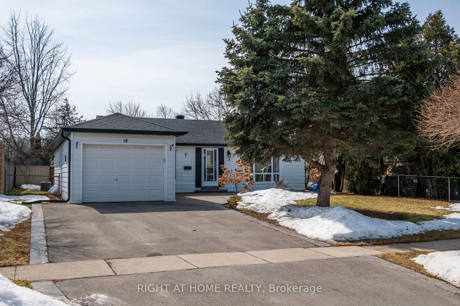 Detached House for sale at 14 Fagan Drive, Halton Hills, Georgetown, L7G 4P3 - MLS: W12146002