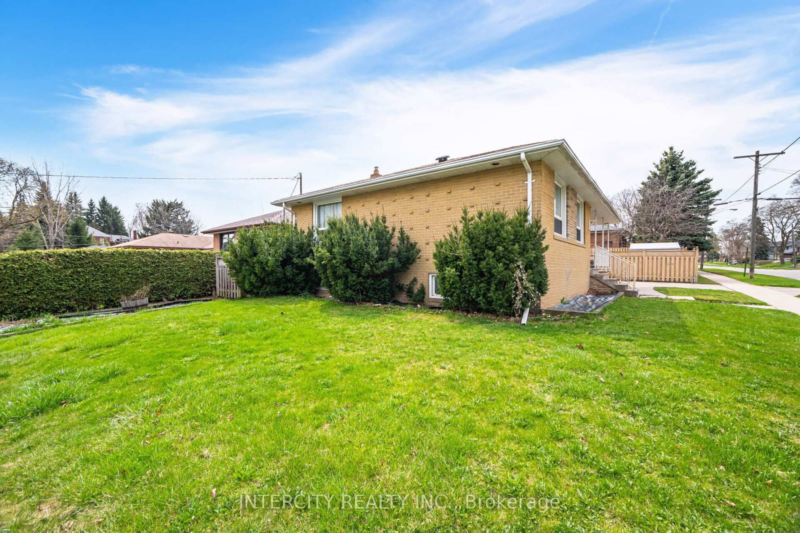 Detached House for sale at 31 Munhall Road, Toronto, Humber Heights, M6P 1R2 - MLS: W12146010