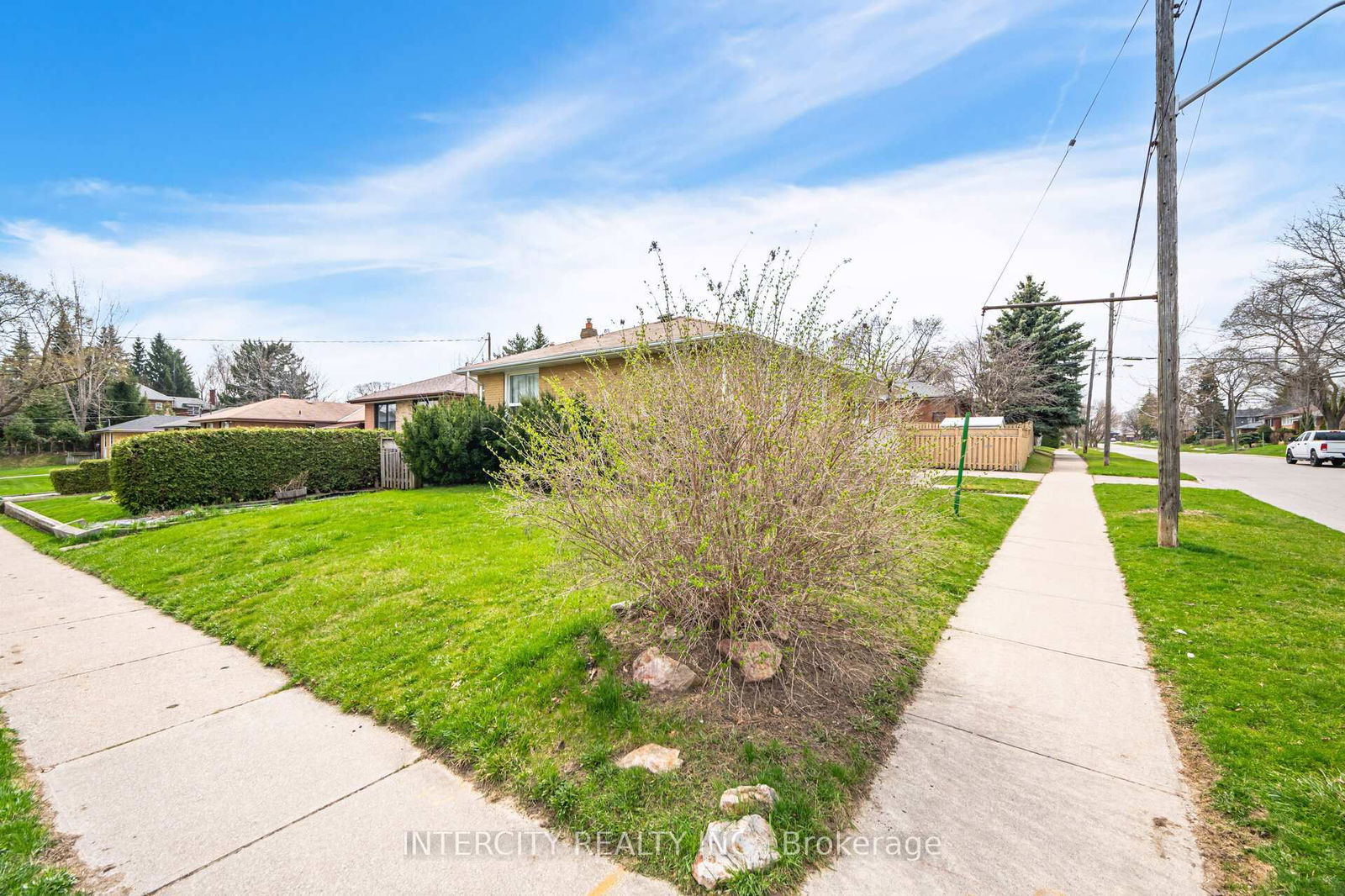 Detached House for sale at 31 Munhall Road, Toronto, Humber Heights, M6P 1R2 - MLS: W12146010