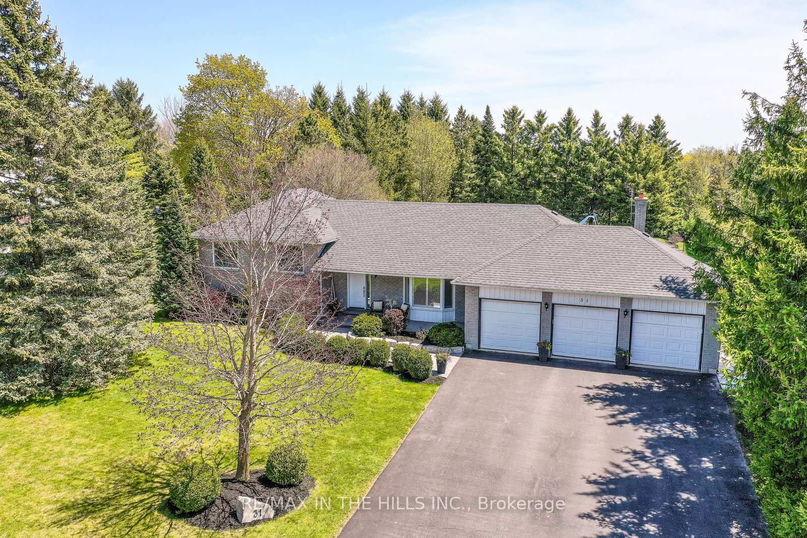 Detached House for sale at 31 Alanavale Road, Caledon, Caledon Village, L7K 0T1 - MLS: W12146026