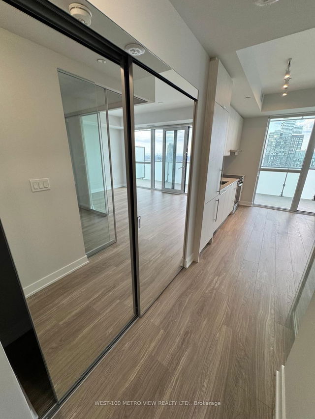 3704 - 430 Square One Drive