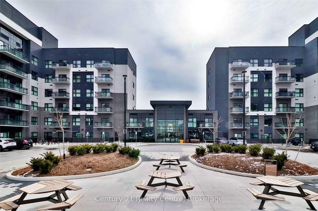 134 - 102 GROVEWOOD Common