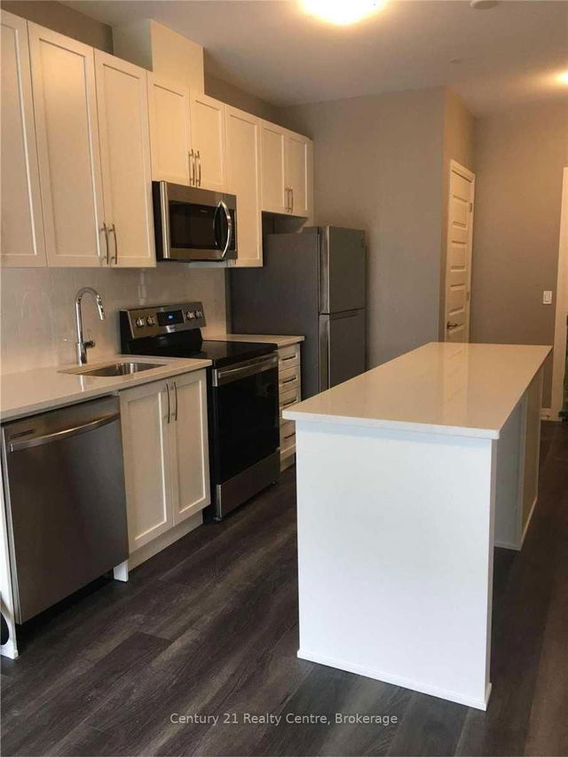 134 - 102 GROVEWOOD Common
