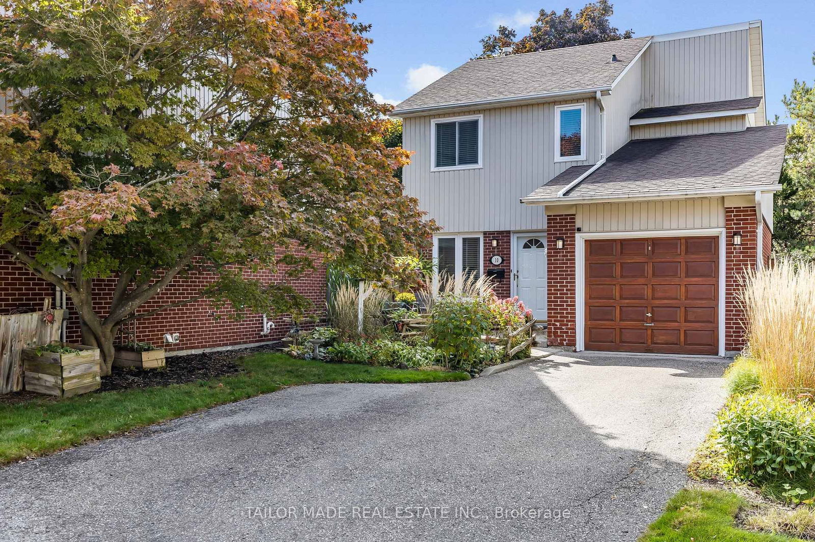 Detached House for sale at 10 Shelbourne Court, Brampton, Heart Lake West, L6Z 1C2 - MLS: W12146264