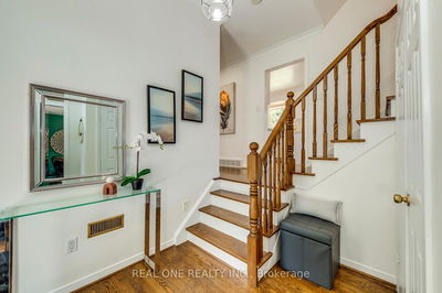 379 Maple Grove Dr, Oakville - Ford image-0-4