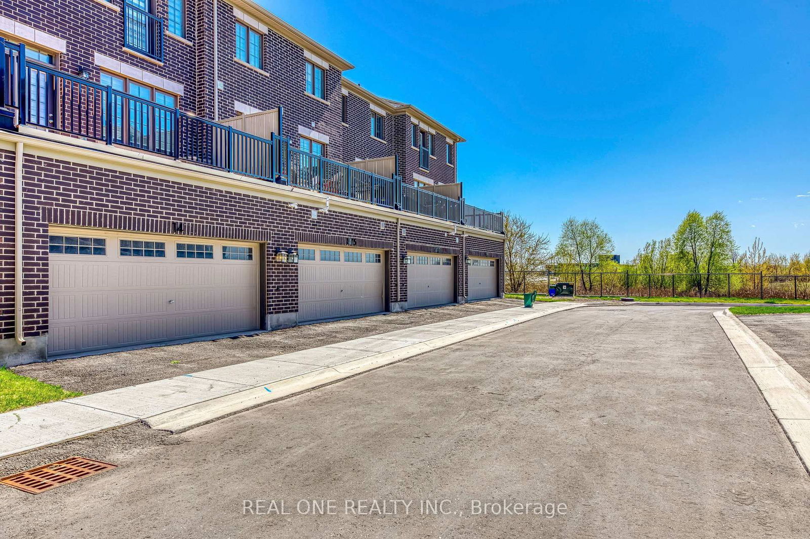 Townhouse for lease at 1413 William Halton Pkwy, Oakville, Northwest, L6M 5P2 - MLS: W12146644