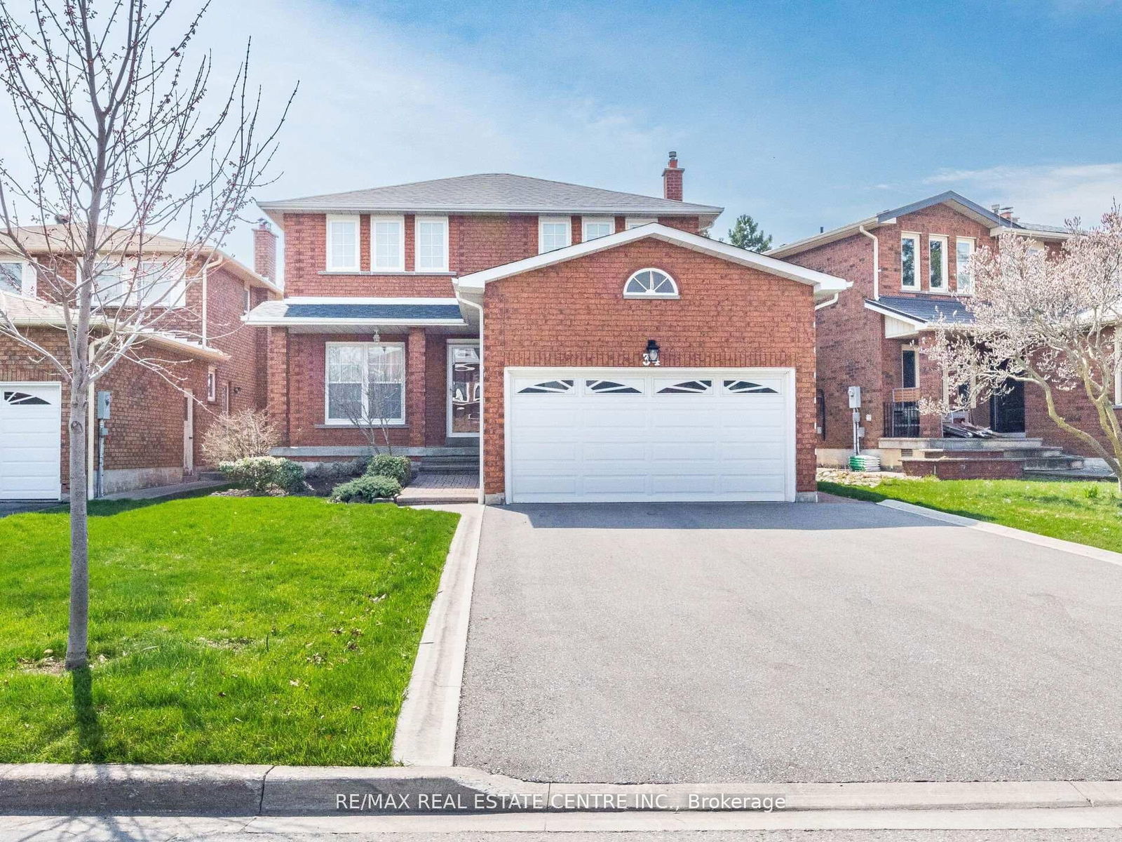 Detached House for sale at 34 Inverary Drive, Brampton, Fletcher's Creek South, L6W 3Y5 - MLS: W12146688