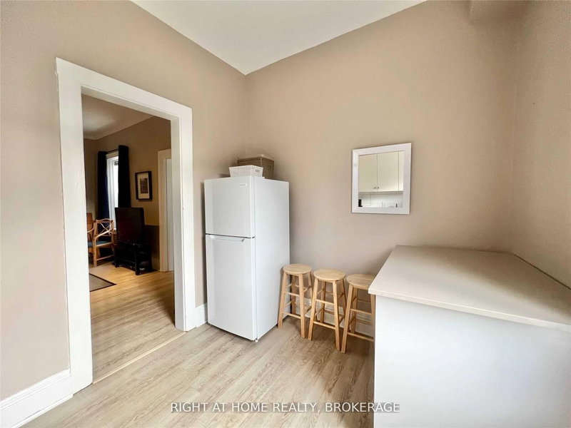 2 - 164 Trafalgar Rd, Oakville, L6J 3G6 | Image 3