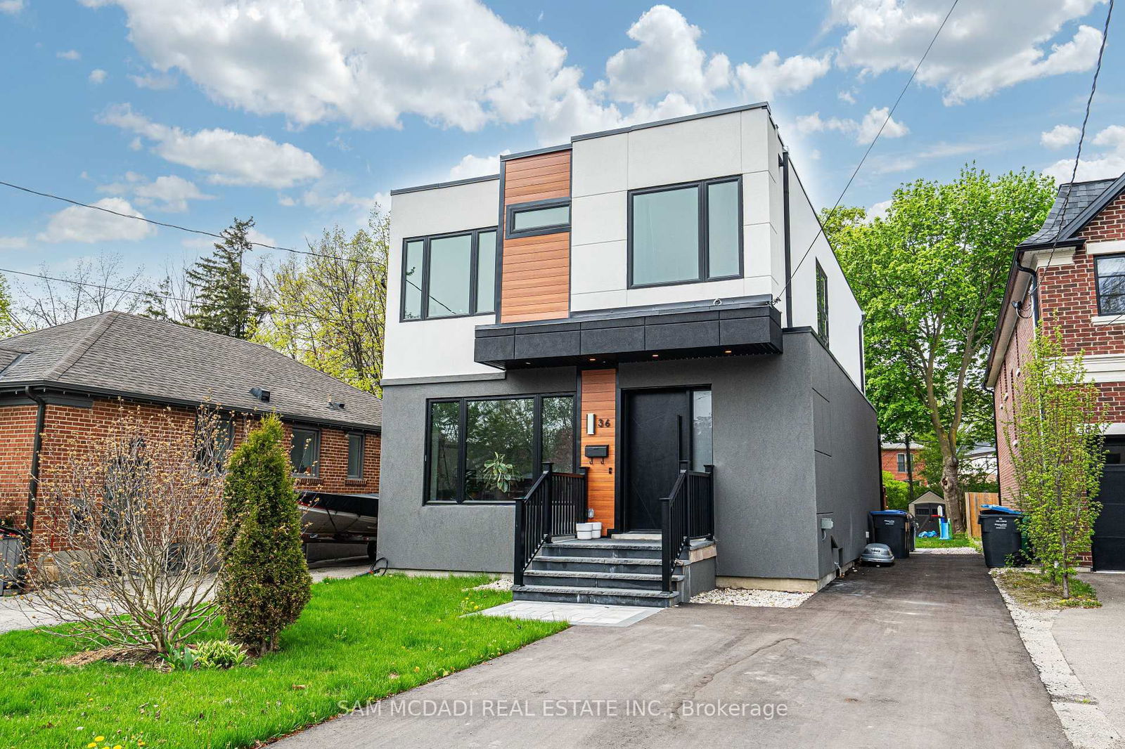 Detached House for sale at 36 Maple Avenue, Mississauga, Port Credit, L5H 2S1 - MLS: W12146951