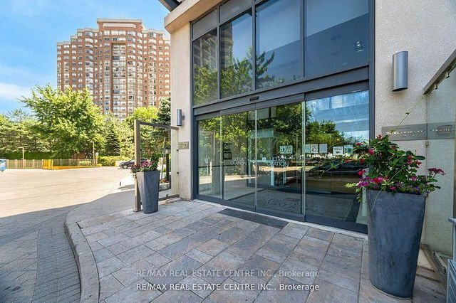 204 - 330 Burnhamthorpe Road