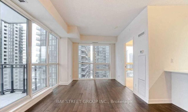 1904 - 510 Curran Place