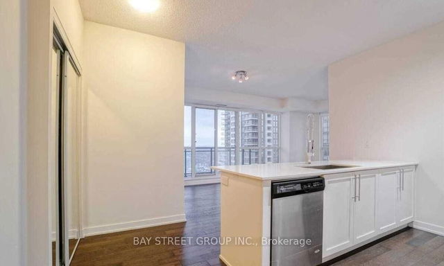 1904 - 510 Curran Place