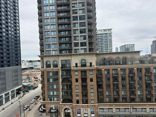 701 - 430 Square One Drive