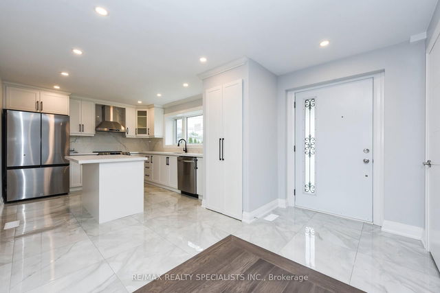 MAIN - 410 Burnhamthorpe Road