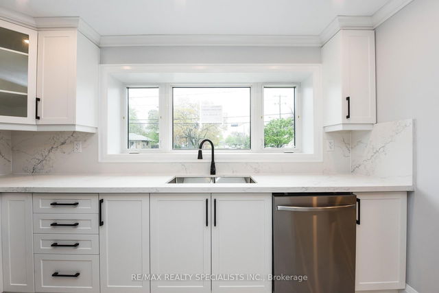 MAIN - 410 Burnhamthorpe Road