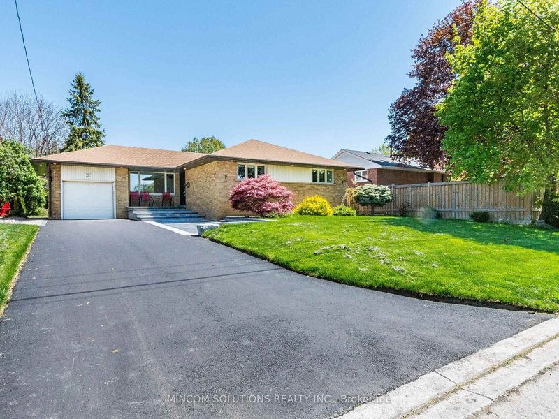 37 Suburban Dr, Mississauga, L5N 1G8 | Image 2