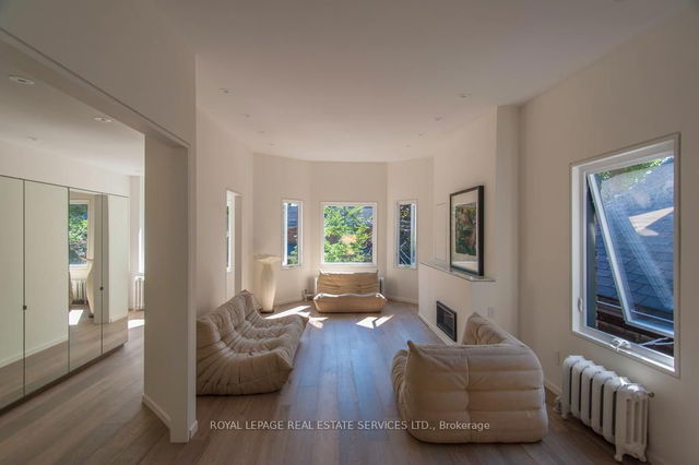Upper - 170 Indian Road Crescent
