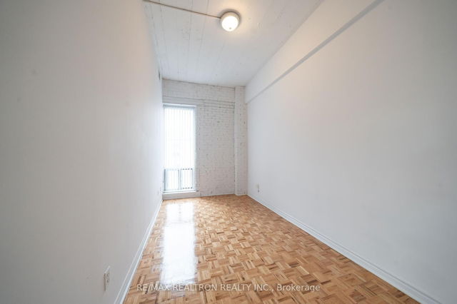122 - 1401 Dupont Street