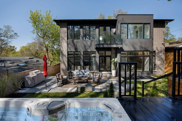 837 ROYAL YORK Road