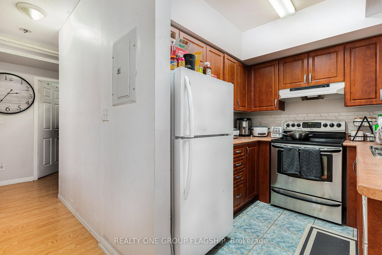 Listing Image 8